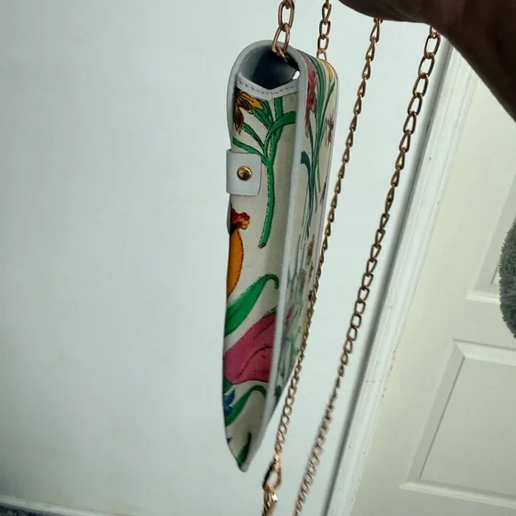 Gucci White Floral Chain Crossbody Phone Bag - Picture 5 of 8